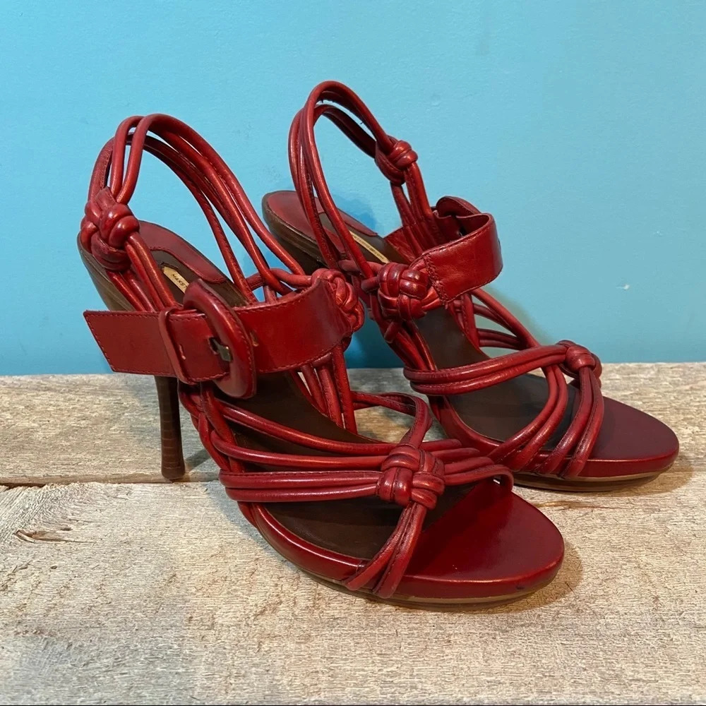 BNWOT Max  Studio Xilenhot strappy stiletto‎ heels in size 7